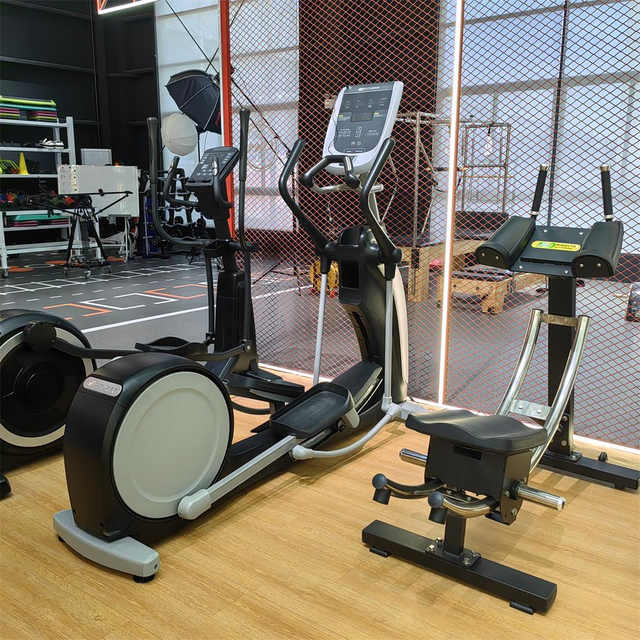  Kommerzieller Ellipsentrainer mit Gleitbahn | Einstellbare Schrittweite | MND FITNESS MND-X510ABC