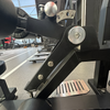 MND-MA02 Stehende H&uuml;ftsto&szlig;maschine | Vertikaler Ges&auml;&szlig;muskel-Builder | Funktionelles H&uuml;fttraining