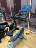 MND-X530C Standfahrrad mit Bildschirmprojektion | 21,5' interaktives Display | MND FITNESS