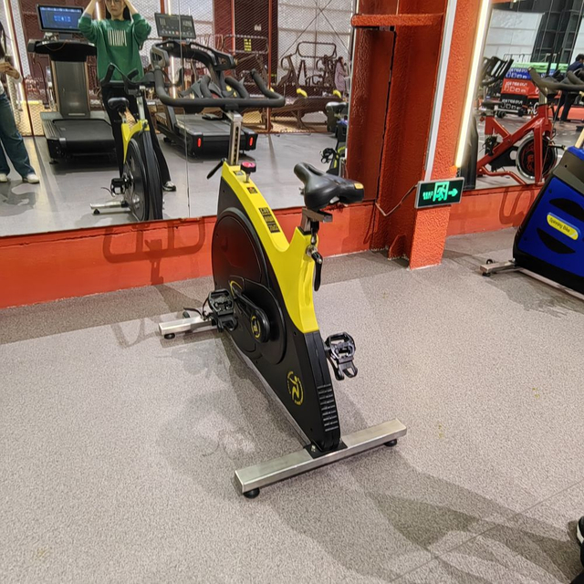 MND-D07 Lesmill Spinning Bike mit Riemenantrieb | Kommerzieller Heimtrainer | MND-FITNESS