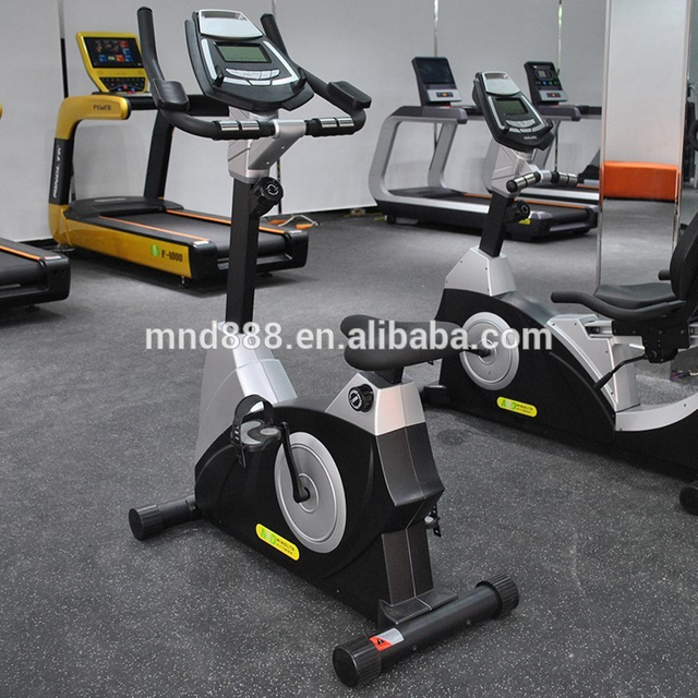  Platzsparendes kommerzielles aufrechtes Fahrrad MND FITNESS MND-CC03